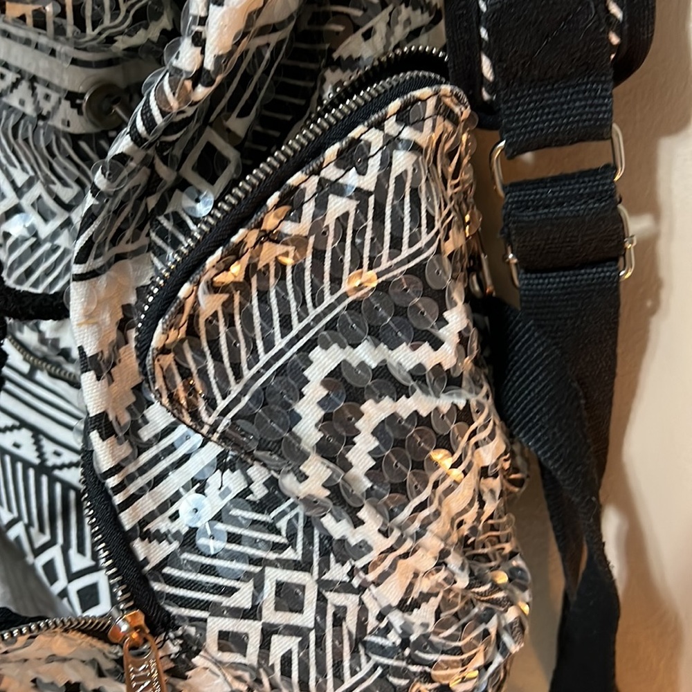 Pink Drawstring Aztec print & sequin back pack w/ adjustable straps - Picture 5 of 7